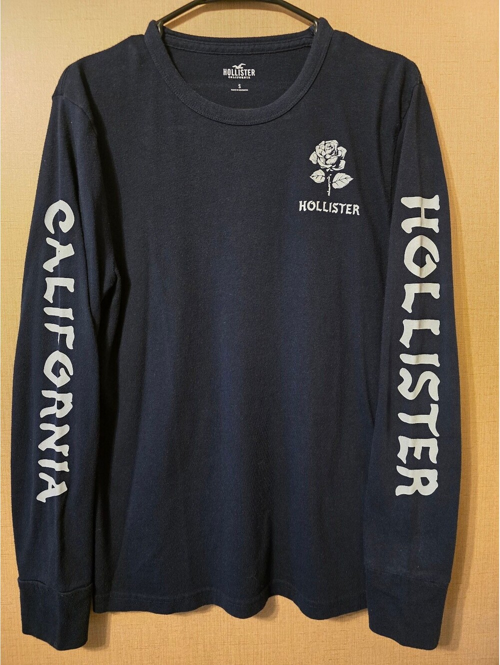 Hollister Men's Long Sleeve Navy Blue Graphic T-Shirt Size Small